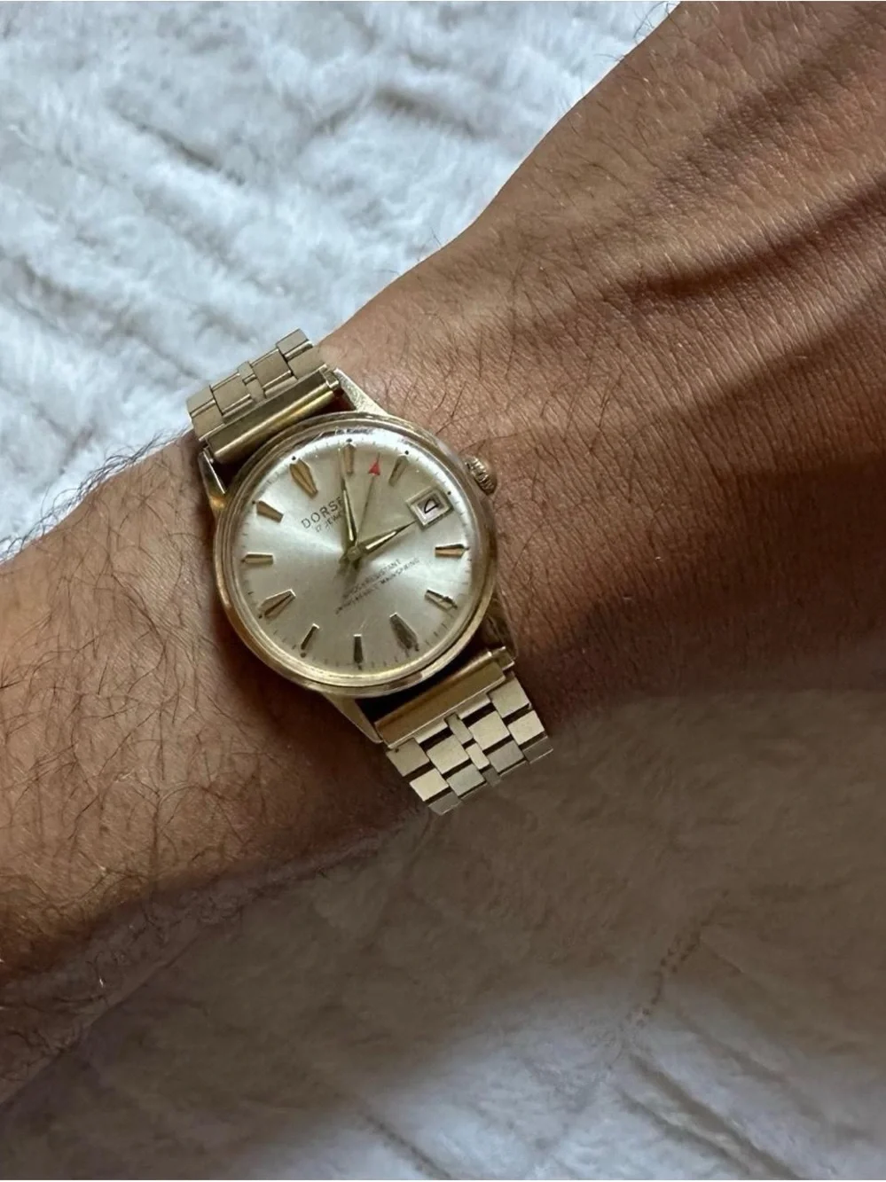 Vintage Dorset Men’s Gold-Tone Date mechanical Watch
